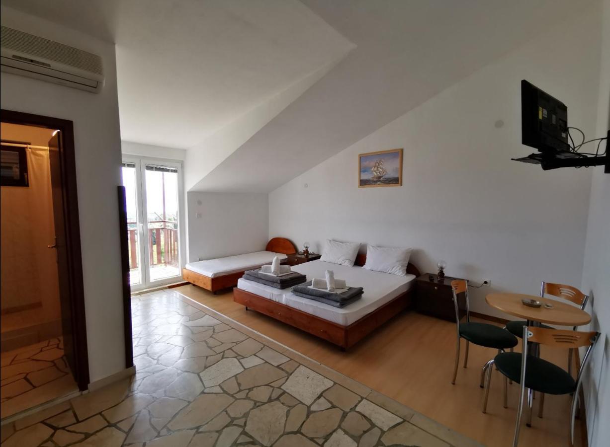Apartments Plazibat Škrip Exteriér fotografie