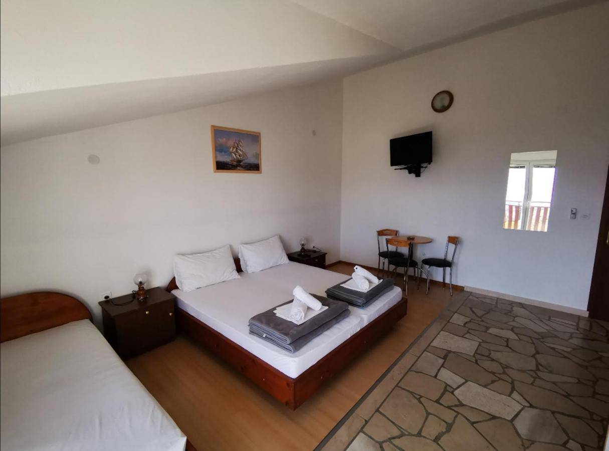 Apartments Plazibat Škrip Exteriér fotografie
