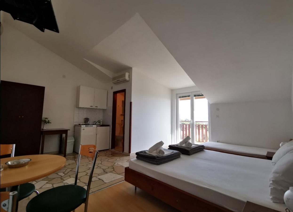 Apartments Plazibat Škrip Exteriér fotografie