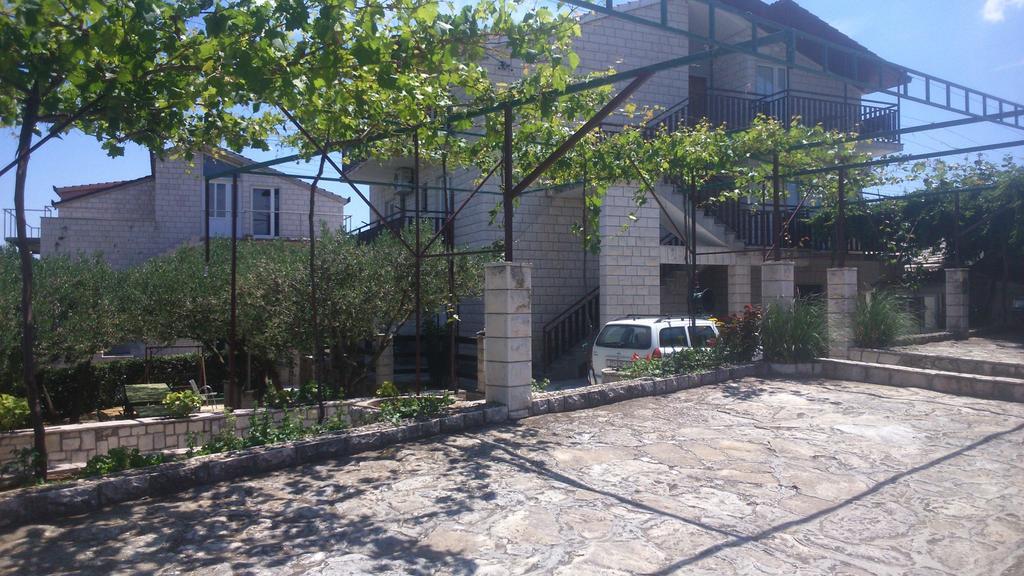 Apartments Plazibat Škrip Exteriér fotografie