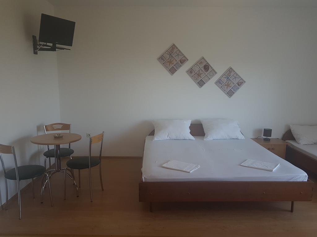 Apartments Plazibat Škrip Exteriér fotografie