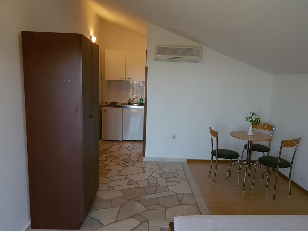 Apartments Plazibat Škrip Exteriér fotografie