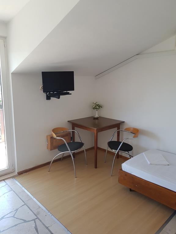 Apartments Plazibat Škrip Exteriér fotografie