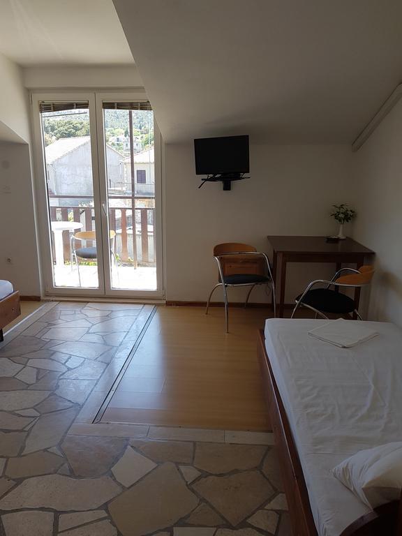 Apartments Plazibat Škrip Exteriér fotografie